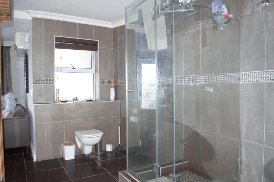 6 Bedroom Property for Sale in Perlemoenbaai Western Cape